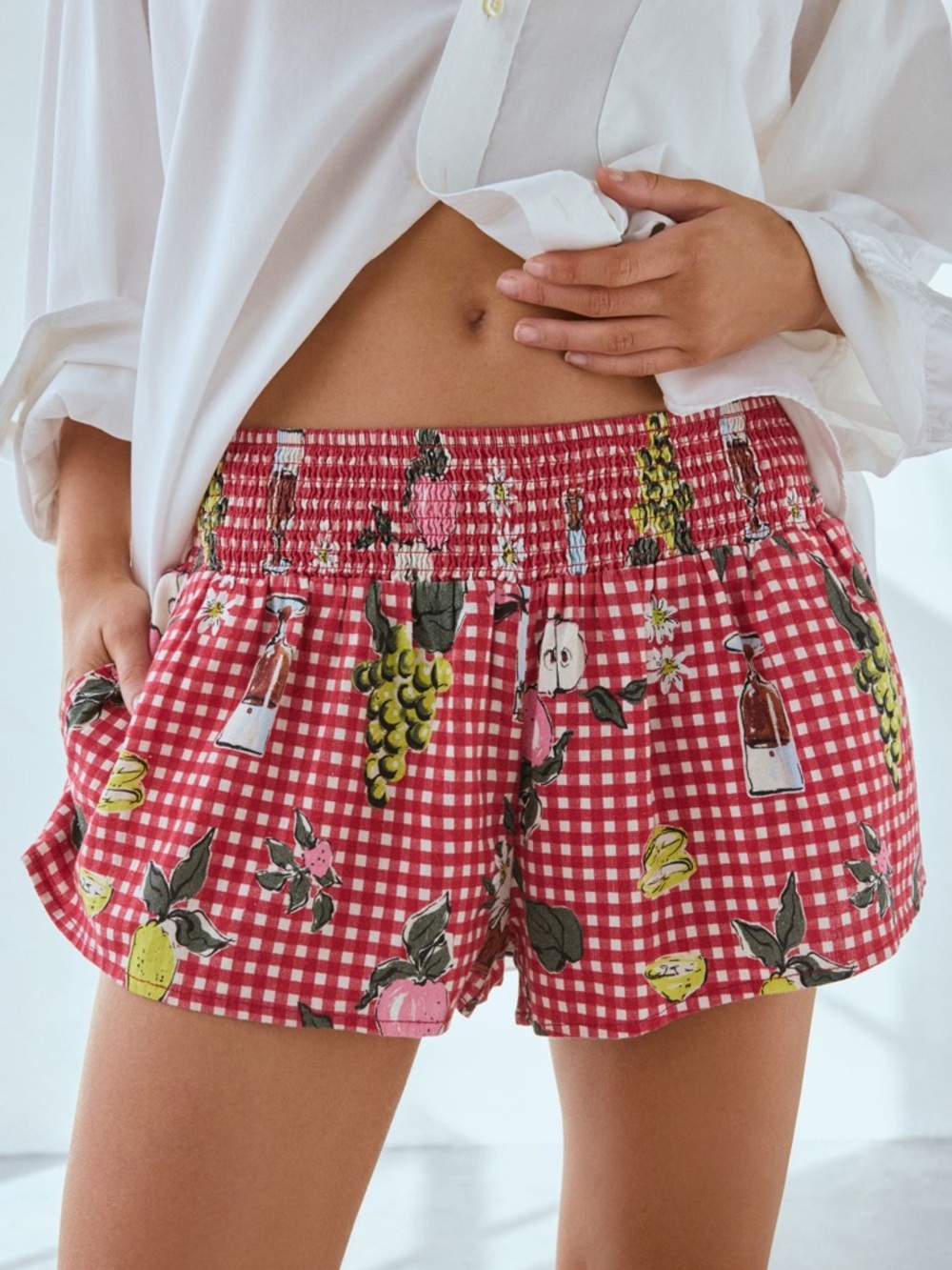 URBAN OUTFITTERS Kimchi Blue Caroline Smocked Waistband Linen-Blend Short